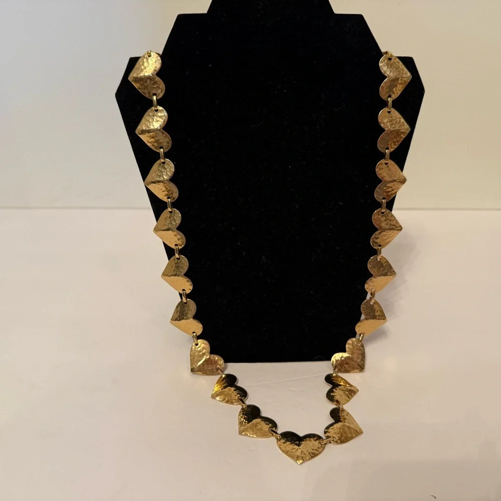 VINTAGE NECKLACE GOLD TONE HAMMERED HEART LINKS 29.5”